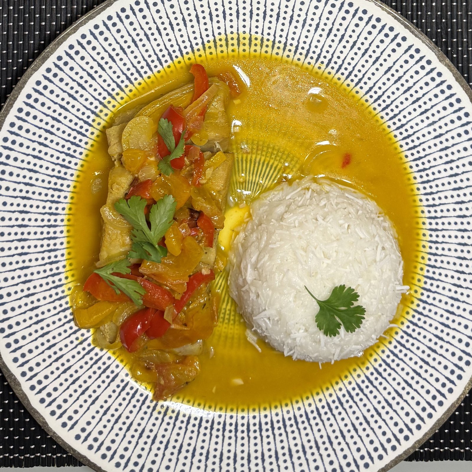 Moqueca de Pescada Amarela com Arroz de Coco (2 pessoas) 2 moqueca