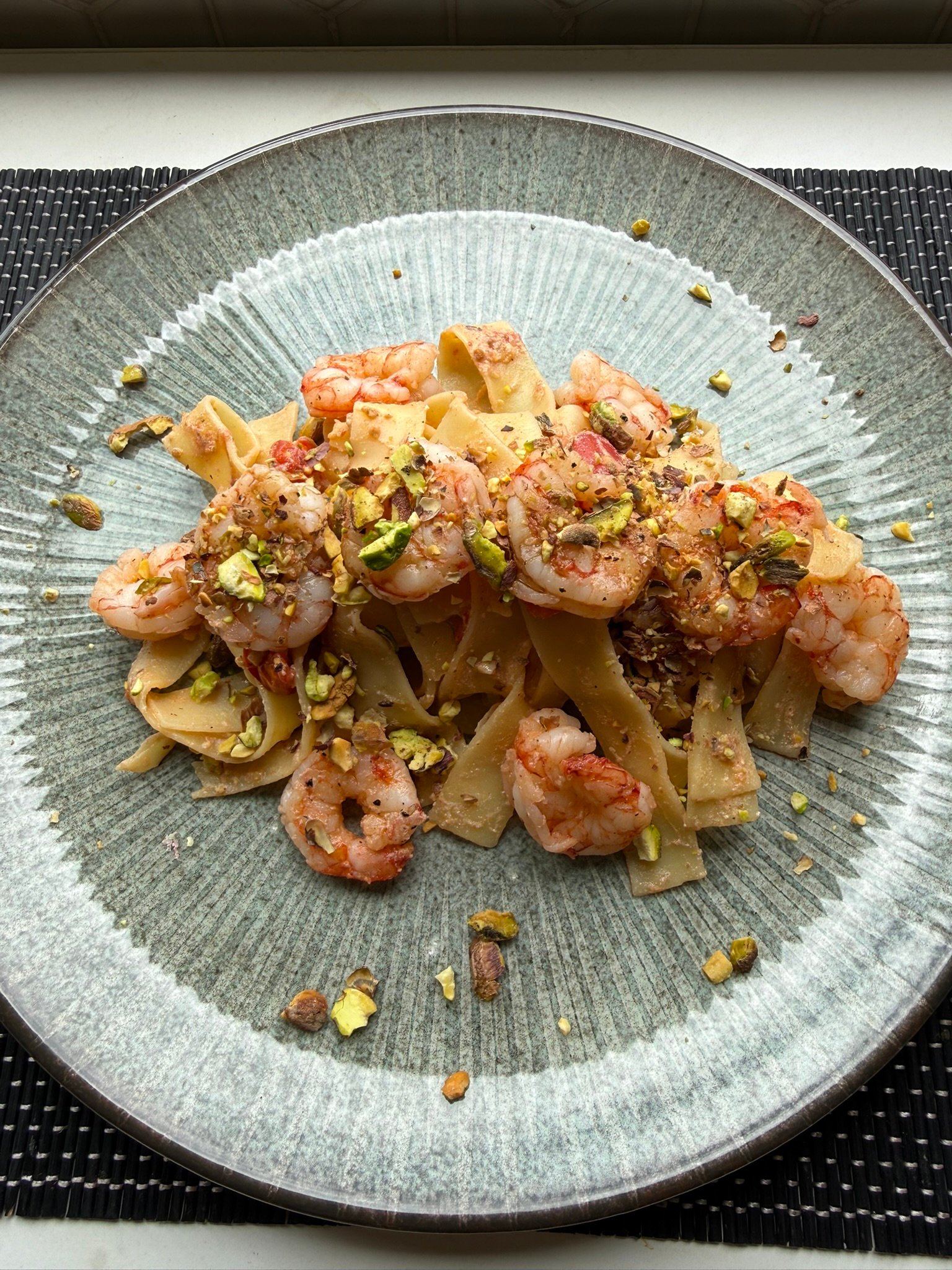 Pappardelle Mediterrâneo com Camarões (2 pessoas) 4 Pappardelle Mediterrâneo com Camarões (2 pessoas) - Imagem 4