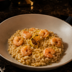 Risoto de Limão Siciliano com Camarões Flambados na Cachaça (2 pessoas)