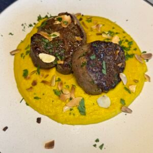 Filé com purê de abóbora e gorgonzola (2 pessoas)